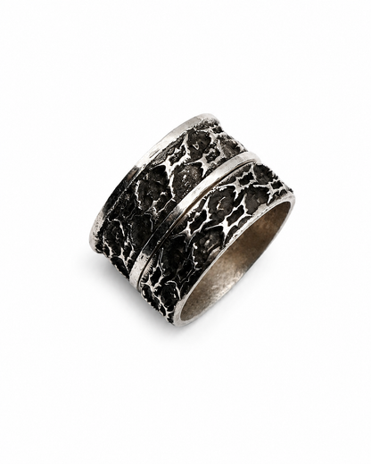 Spike Line Ring